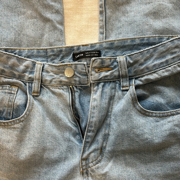 Light blue SHEIN jeans - Picture 2 of 3